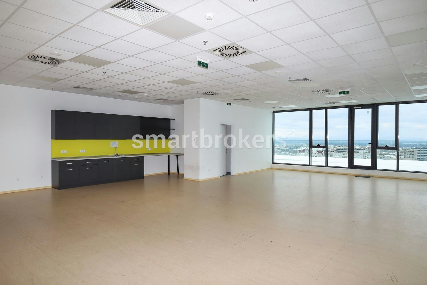 Spacious office for rent on the 9th floor in building A of ADVANCE BUSINESS CENTER in Mladost 4 near Business Park