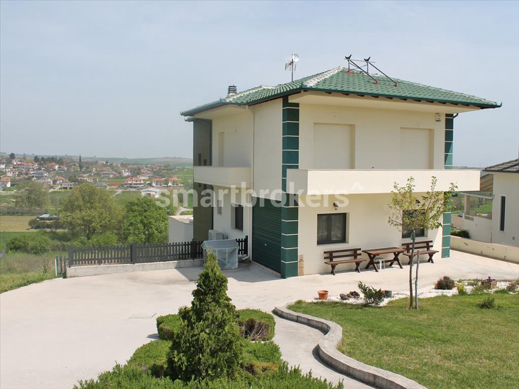 Три етажна модерна къща с панорамни гледки и собствен двор в района на Коринос