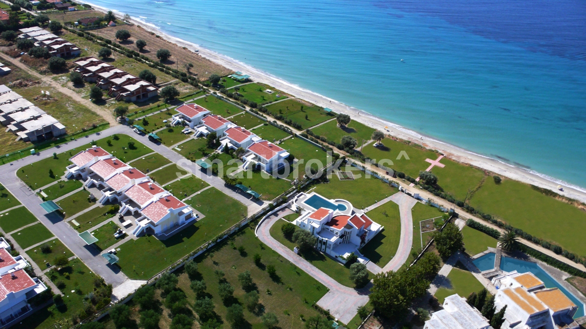 A luxurious and spacious house with a yard, meters from the beach, located in the southern part of the Kassandra peninsula