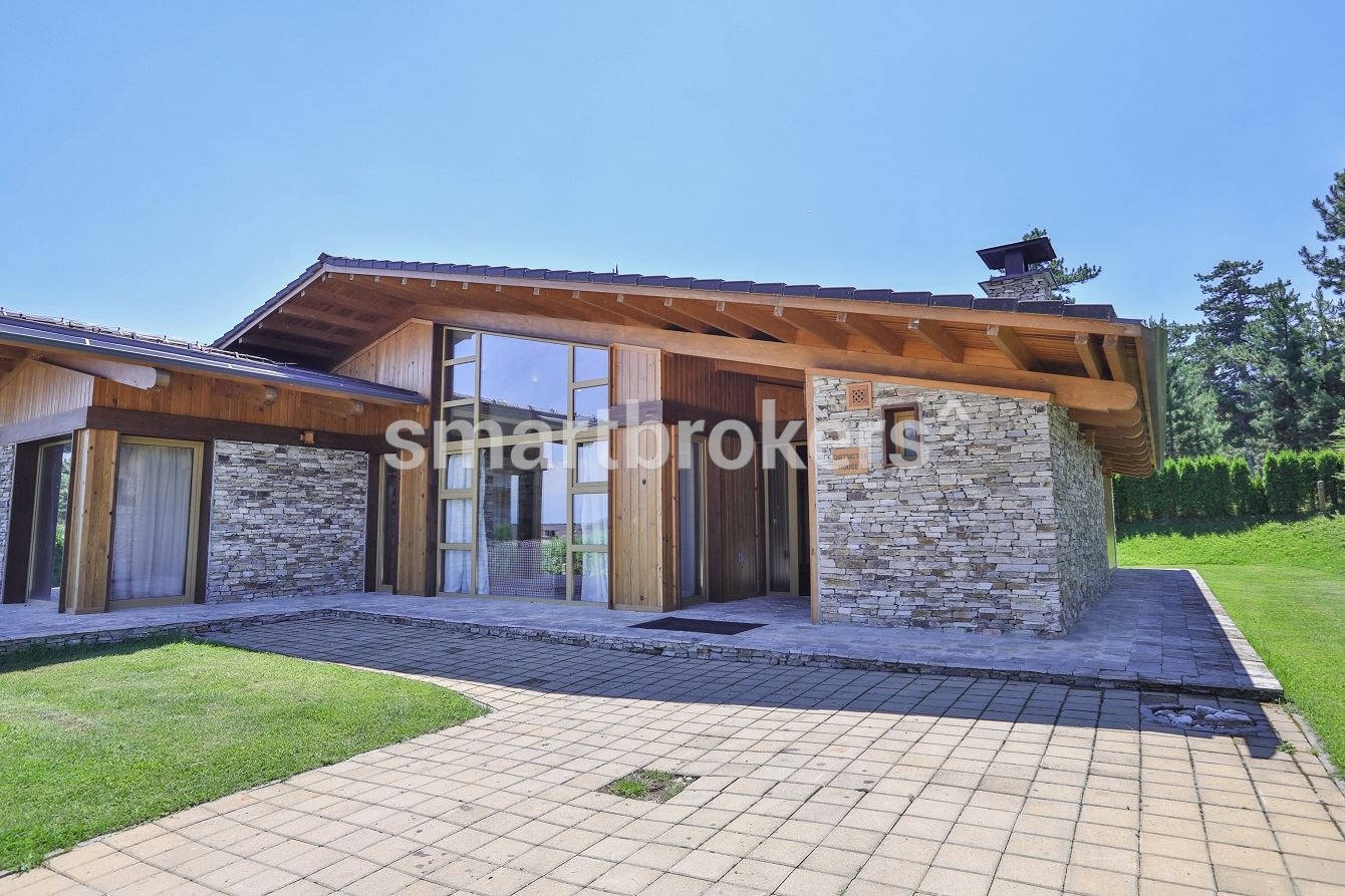 House "Malina" in a top location in the complex Pirin Golf & Country Club