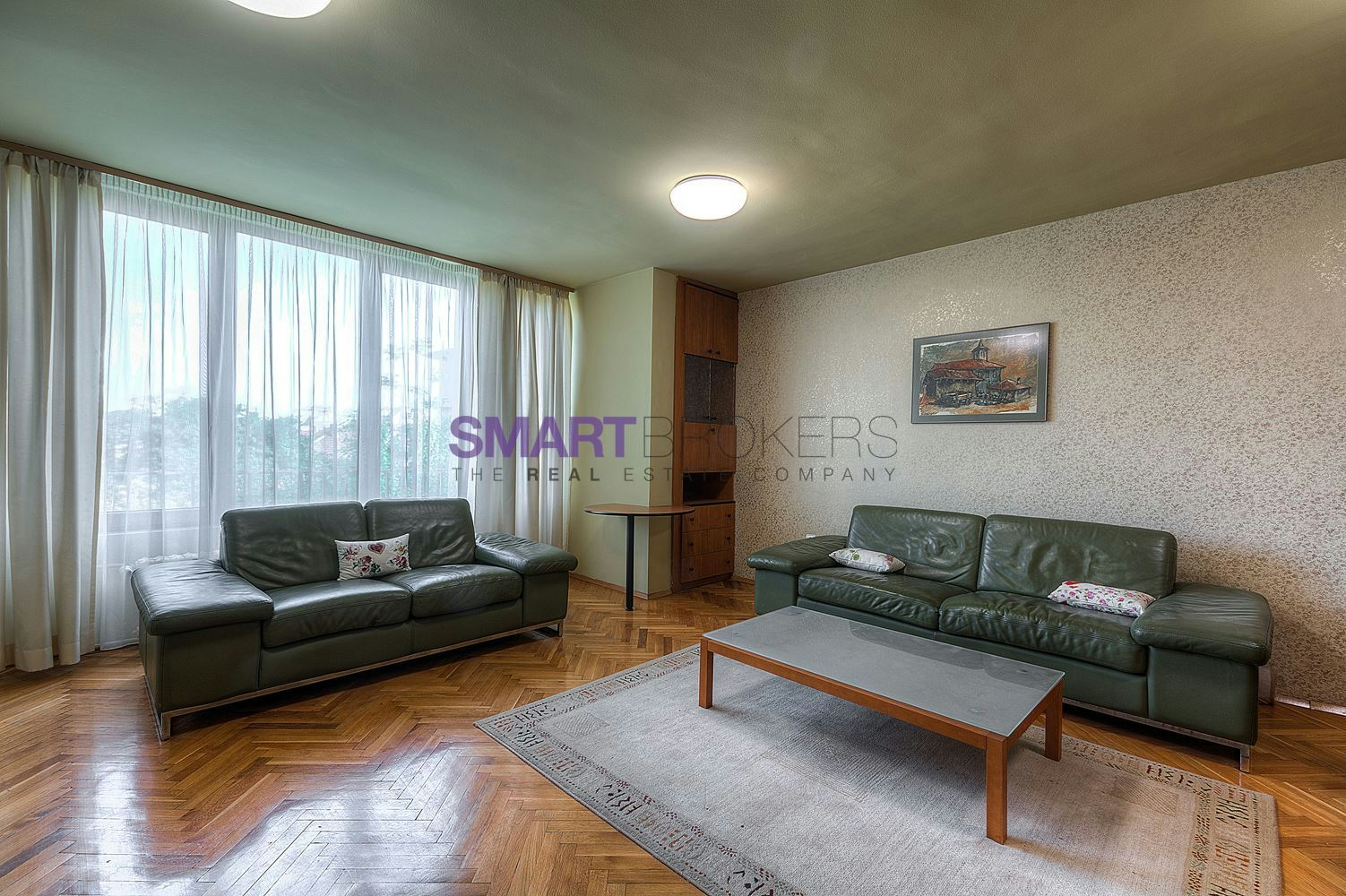 Тристаен апартамент в отлично поддържана сграда в центъра на София 