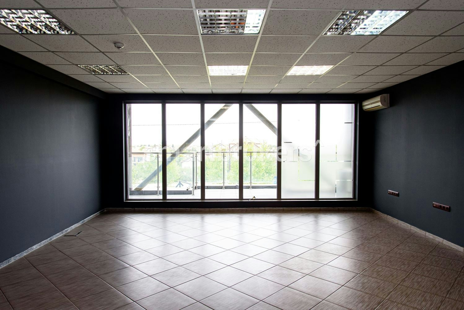 Панорамен офис в модерна бизнес сграда - Подуяне