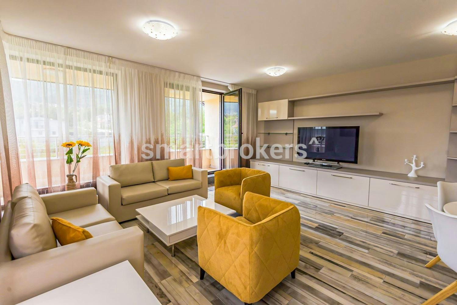 Луксозно обзаведен тристаен апартамент за продажба в Симеоново