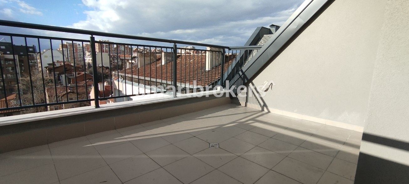 Nice three-room penthouse with double garage and Act 16 on Pirotska Street