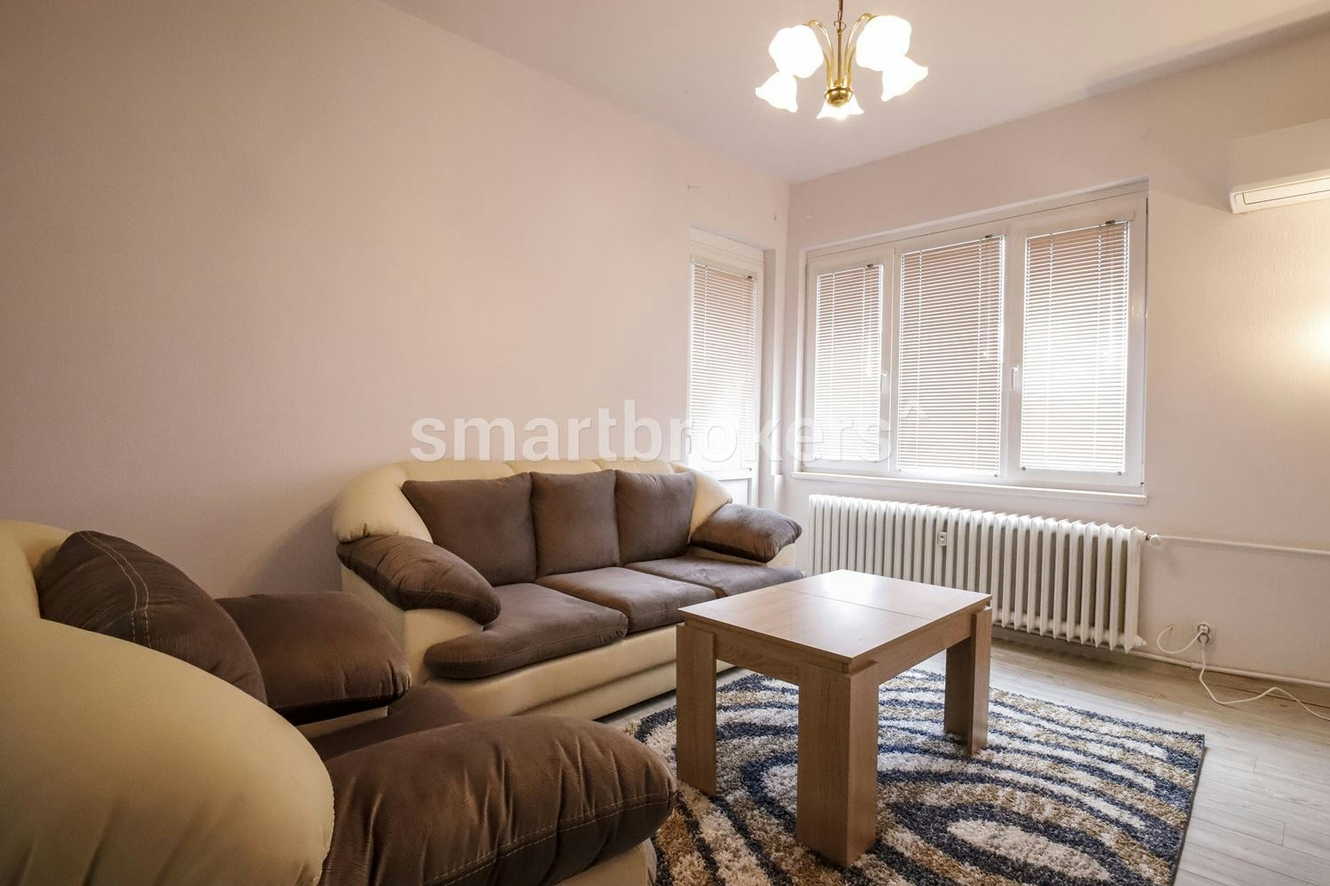 Spacious and fully furnished one-bedroom apartment for rent with a top location on Oborishte Blvd.