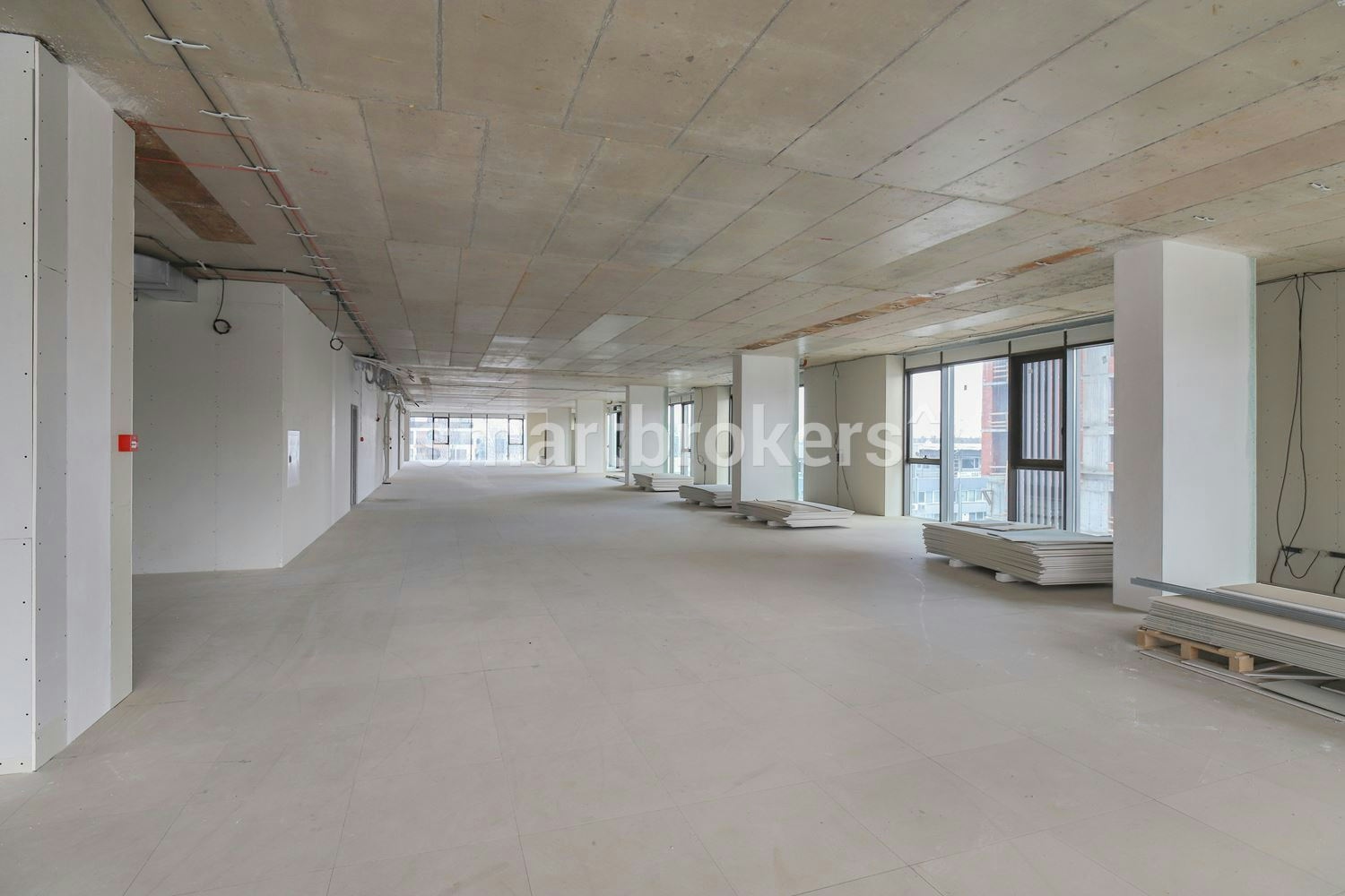  Офиси помещения под наем на различни етажи и с различни квадратури в новоизградения офис център "ЕН Билдинг" до Мол Парадайс