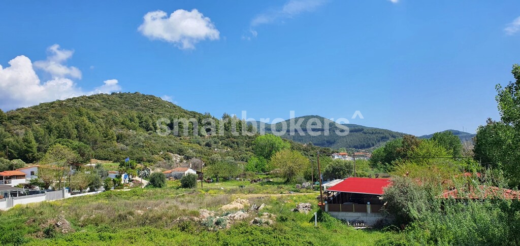 Тристаен апартамент с панорамна тераса на метри от кристалните води на Егейско море в Ситония