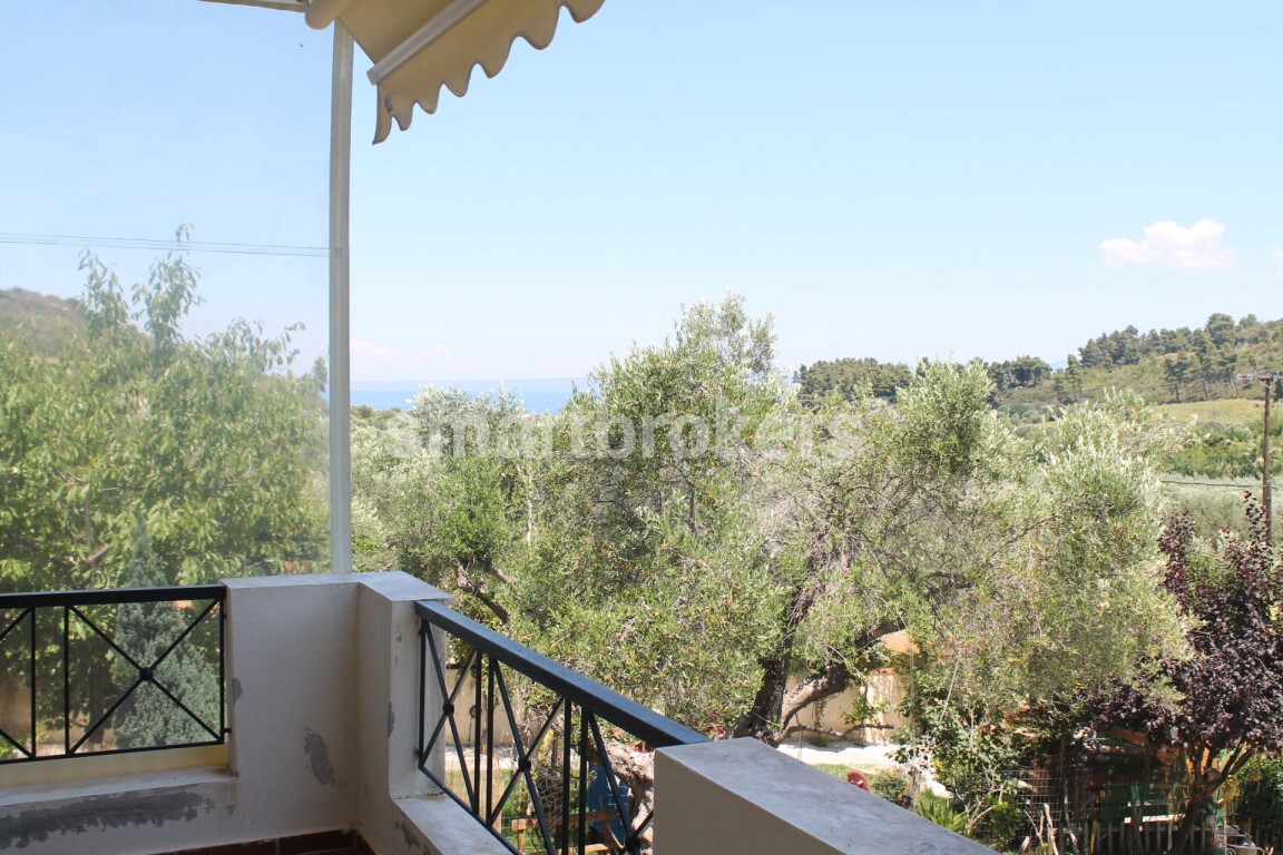 Прекрасна ваканционна къща със собствен двор и чудесна панорама към морето в Касандра