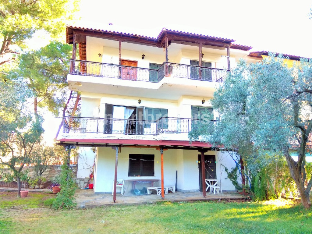 A magnificent house with a spacious and richly landscaped yard for sale in the area of Nikiti - Halkidiki