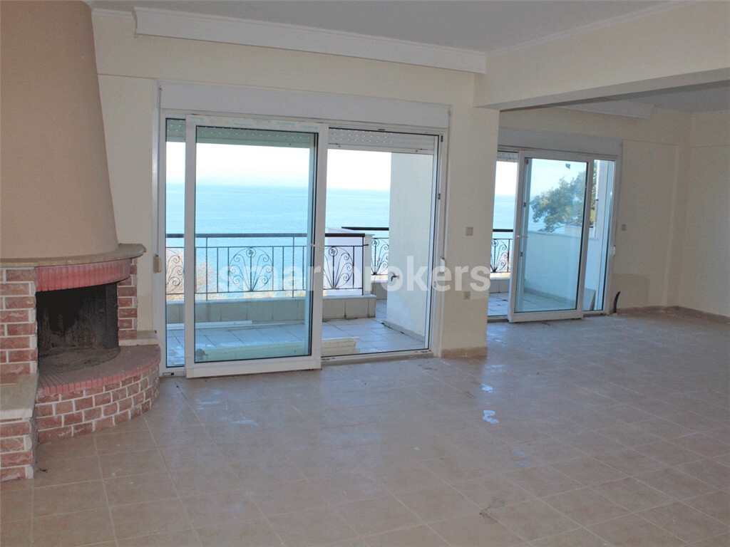 Panoramic two-bedroom apartment on the shores of the Aegean Sea on the Olympic Riviera